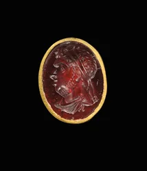Hellenistisk intaglioring med kungligt porträtt av en ptolemaisk härskare, troligen Ptolemaios IX, Soter II, sent 2:a - tidigt 1:a århundradet f.Kr.