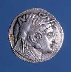 Silvermynt med avbildning av Ptolemaios I Soter (367 f.Kr. - 283 f.Kr.), kung av Egypten.