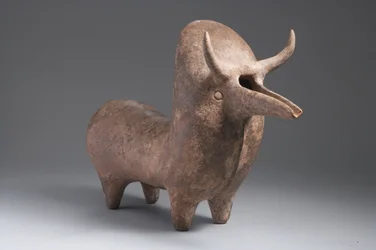 Amlash rhyton i form av en zebu tjur (terrakotta)