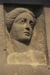 Relief föreställande Venus, Wochengoetterstein, detalj av Jupiter-kolonnen (replika), Hausen an der Zaber, Brackenheim, Baden-Wuerttemberg, Tyskland, romersk civilisation, 2:a-3:e århundradet e.Kr.