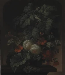 En skål med blommor