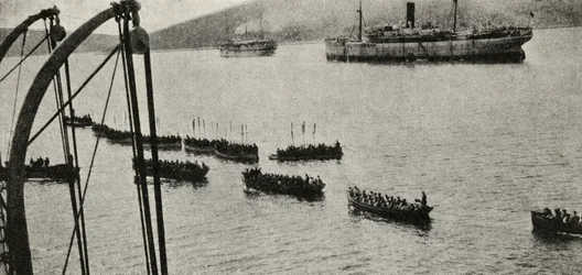En landstigningsstyrka som lämnade transporterna till stranden under Gallipoli-kampanjen, från 