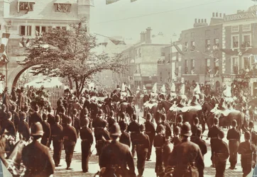Blackwall Tunnel: släkting som prinsen av Wales, senare kung Edward VII, och prinsessan Alexandria närvara vid den ceremoniella invigningen av tunneln, 1897