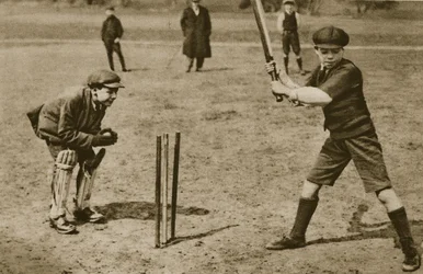 Pojkar som spelar cricket, Parliament Hill Fields (sepiafoto)