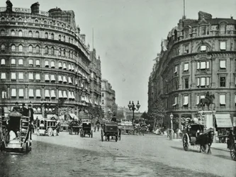 Charing Cross, Westminster LB: Northumberland Avenue från Trafalgar Square och Charing Cross, 1890
