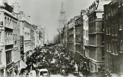 Cheapside, med blick österut till Bow Church, City of London, 1880