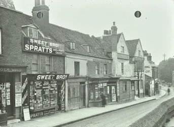 Eltham High Street: vy västerut från Saint John