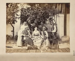 Grupp av älskarinna och elever från Government Normal School, Bombay