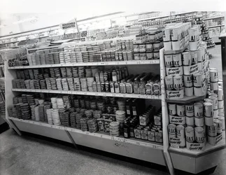 Husholdningsartikler midtergang, Woolworths butik, 1956 sverige