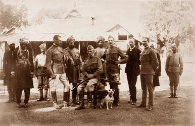 Narrain Sing, Hassan Ali, Major Hamilton D. Taylor, Ram Singh, Mohamad Khan, HSR Sir Fred, överste P. Carew, ca 1886