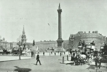 Nelsons kolonn, Trafalgar Square, Westminster LB: vy mot nordväst från Cockspur Street, 1898