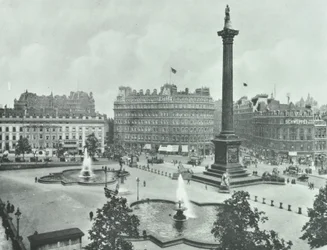 Nelsons Column, Trafalgar Square, Westminster LB: blickar mot sydost, 1895