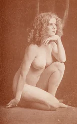 Nudistkonst: Cynthia (svartvitt foto)