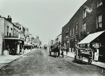 Putney High Street, med utsikt mot bron, 1885