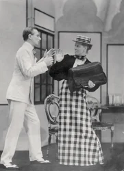 Scene fra vigtigheden af at være seriøs, af Oscar Wilde (1854-1900) på Lyric Hammersmith, den 7. juli 1930 swed