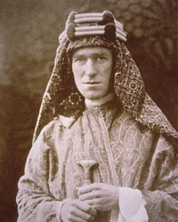 T.E. Lawrence i arabisk kostym under första världskriget, ca 1914-18 (s/v-foto)