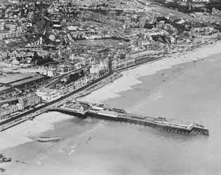 The Pier, Hastings, ca 1925