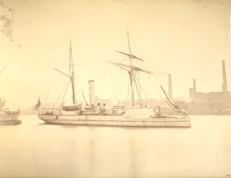 Styrbordssidan av kanonbåten ”Delta”, förtöjd i floden Tyne, c.1876