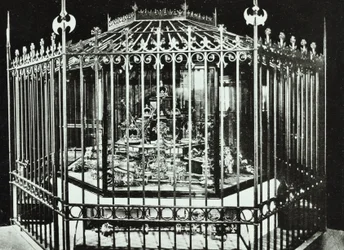 Tower of London, Tower Hill: Crown Jewels, 1890