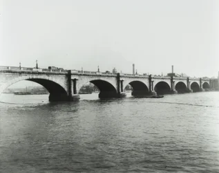 Waterloo Bridge: utsikt från norra stranden, 1895