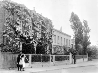 Westwood Cottage Enfield, ca 1890 (s/v foto)