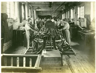 Slingrande rum, Hughes fabrik nr 2, 1923