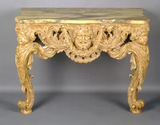 Ett konsolbord från George II, ca 1740 (snidat förgyllt trä)