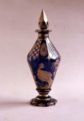 Bi-konisk kruetflaska med spiralpropp, 1765-70 (förgyllt blått glas)