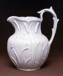 Bullrush vattenkanna, tillverkad i Hanley, Ridgeway & Abington, ca 1848-60 (vit reliefgjuten stengods)