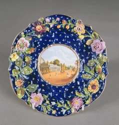 Chamberlains Worcester tallrik med täckt blomma och utsikt över Montpellier Pump Room, Cheltenham, 1820 (keramik)