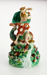 Derbyfigur av Neptunus på en stenig bas med vattenfall och snäckor, ca 1750-1800 (porslin)