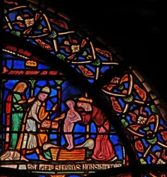 Detalj från mirakelfönstret som föreställer spädbarnet Geoffrey av Winchester som ger ett offer vid St. Thomas grav