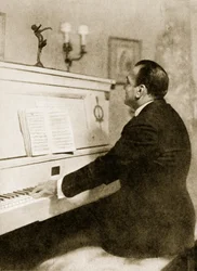 Enrico Caruso vid pianot