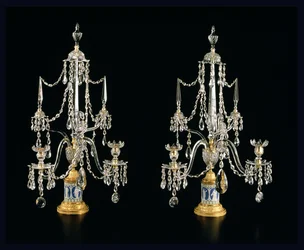 George III Kandelaber, ca 1790 (slipat glas, ormolu och wedgwood jaspisvaror)