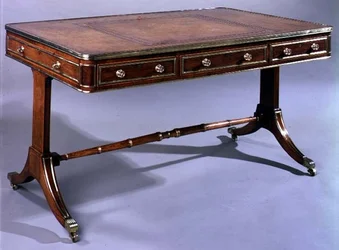 George III skrivbord, tidigt 1800-tal (rosenträ)