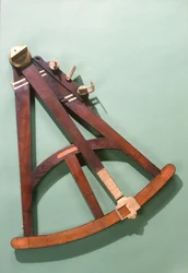 Hadleys kvadrant med tvärgående skala av buxbom, ca 1750 (mässing och trä)
