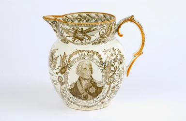 Kanna med överföringsdesigner till minne av Horatio Nelsons (1758-1805) strider och utmärkelser c.1805 (lergods)