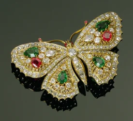 Sen viktoriansk fjärilsbrosch med flera pärlor, ca 1880 (ädelstenar)