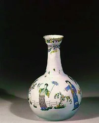 Liverpool vattenflaska med emaljerad chinoiserie dekoration, ca 1750 (lergods)
