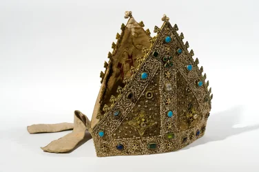 Ging som tillhör William av Wykeham, sent 1300-tal eller tidigt 1400-tal (tyg av guld, pärlor, förgyllt silver och imiterade turkoser)