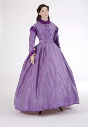 Lila dagklänning, 1860-tal (randig sidentaft)