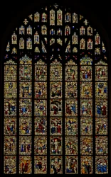 Det östra fönstret som visar Norwich Schools glas (C15) Återställ paneler