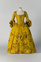Gul brokad öppen dräkt och underkjol, ca 1750 (silke)