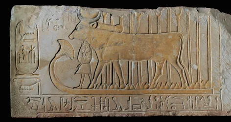 Hathor skyddar Amenophis I ...