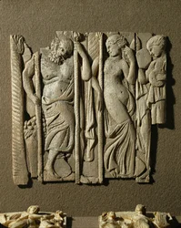 Thiasos, en bacchanalisk procession med Silenus och dansande Maenader ...