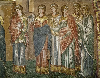 Unga jungfrur väntar på att få ull för att väva gardinen till templet (mosaik)