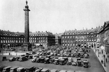 Place Vendome och kolonnen som restes till Napoleons segrar, Paris, 1931