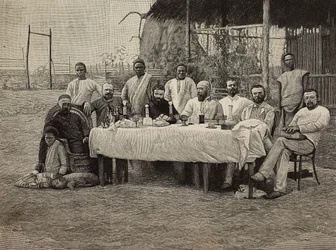 Bankett mot slaveri på italienska konsulatet i Boma, Demokratiska republiken Kongo, gravyr av Ernesto Mancastropa från fotografi av Giuseppe Corona, från L