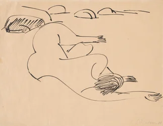 Erna ligger på stranden bland stenar, 1912.