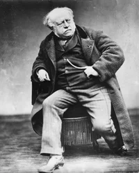 Porträtt av Jules Simon av fotografen Etienne Carjat. Originaltryck, fond tillhörande den fotografiska verkstaden Roth  Cie. Jules François Simon Suisse (dit Jules Simon